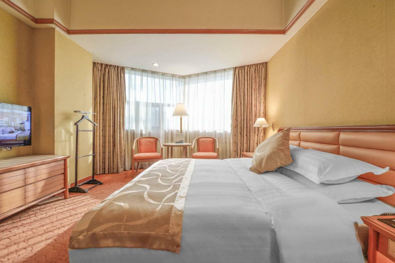 Gloria Plaza Shenyang Hotel Exterior photo